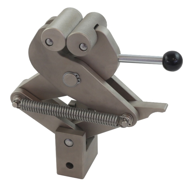 Scissor Grip With Dual Cylinderical Rollers As Jaws